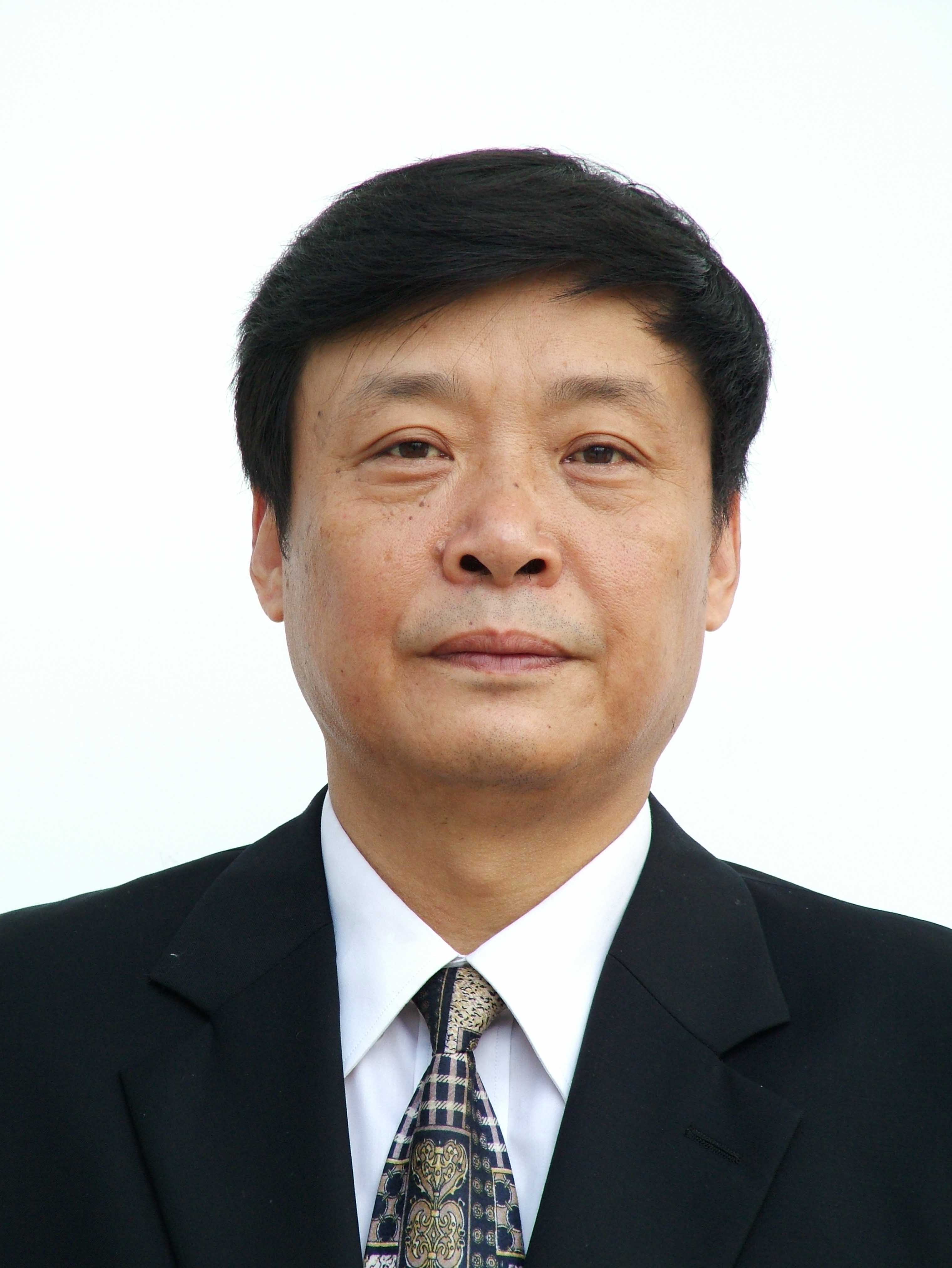 陈伟.jpg