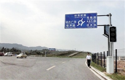 éåºèªå¨é©¾é©¶æ±½è½¦âè·¯æµâå¨è§£å¯